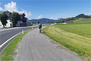 Der Radweg in Abtenau ist verlängert worden. Hier fahre ich sicher mit dem Fahrrad.