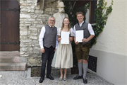 Die Rostock-Preise für soziale Kompetenzen erhielten 18 Schülerinnen und Schüler an landwirtschaftlichen Schulen. LR Josef Schwaiger überreichte Juliane Schnöll und Josef Mooslechner an der LFS Winklhof die Auszeichnung persönlich.