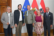 LH Wilfried Haslauer und LR Josef Schwaiger mit Präsident Johann König (mitte), Vizepräsidentin Susanne Brunauer und Direktor Armin Üblagger.