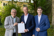 LR Josef Schwaiger mit dem neuen Landesveterinärdirektor Peter Schiefer und dem Leiter der Abteilung 4 (Lebensgrundlagen und Energie), Franz Moser.