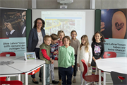 LR Daniela Gutschi ist von der Kampagne überzeugt, im Archivbild bei einem Besuch in der Praxisvolksschule Salzburg.