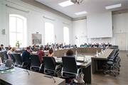 Beschlüsse zu insgesamt sechs Tagesordnungspunkten fassten heute die Auschüsse des Salzburger Landtags am Vormittag.
